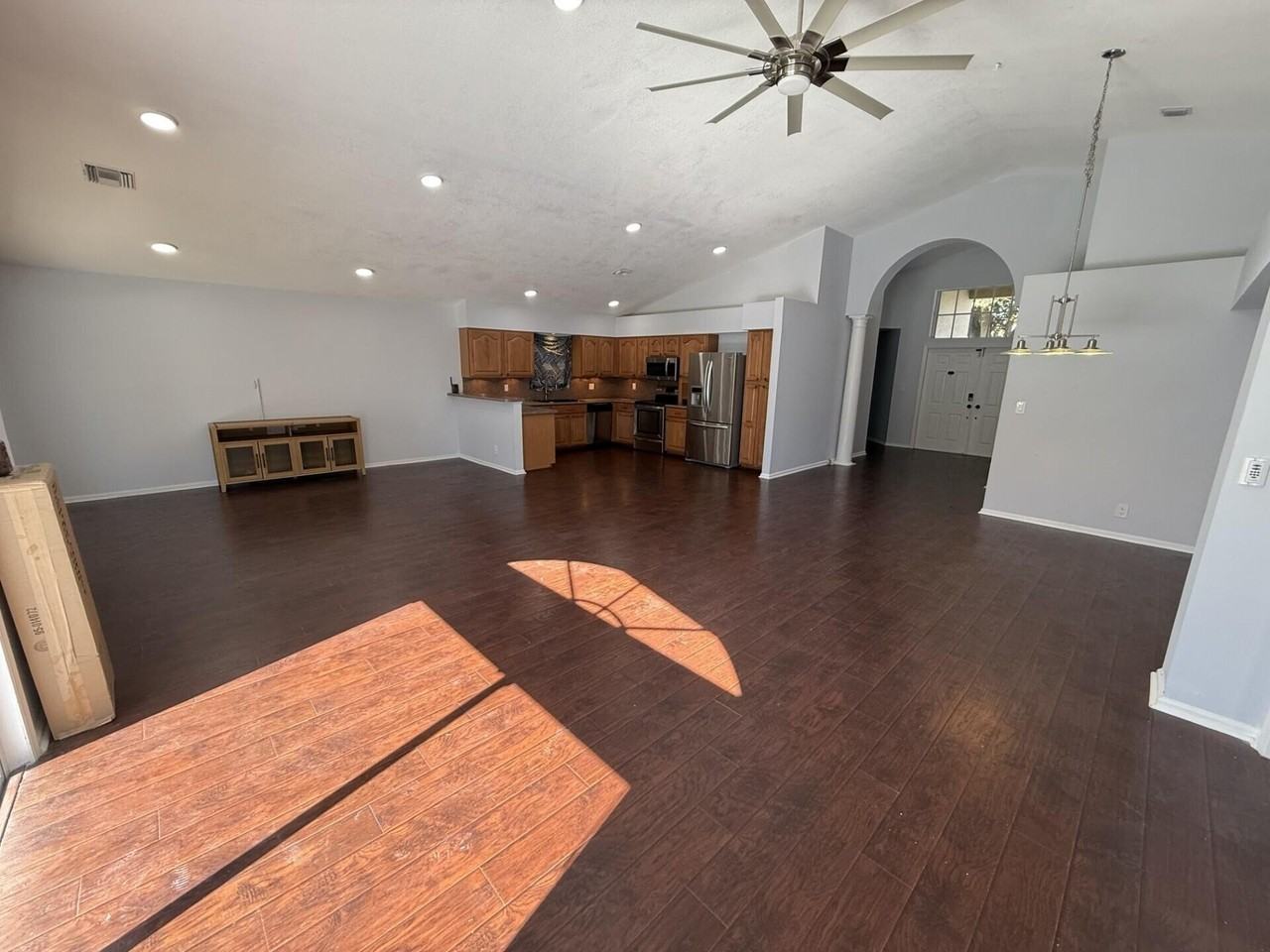 1304 Lake Breeze Dr - Photo 6 of 14