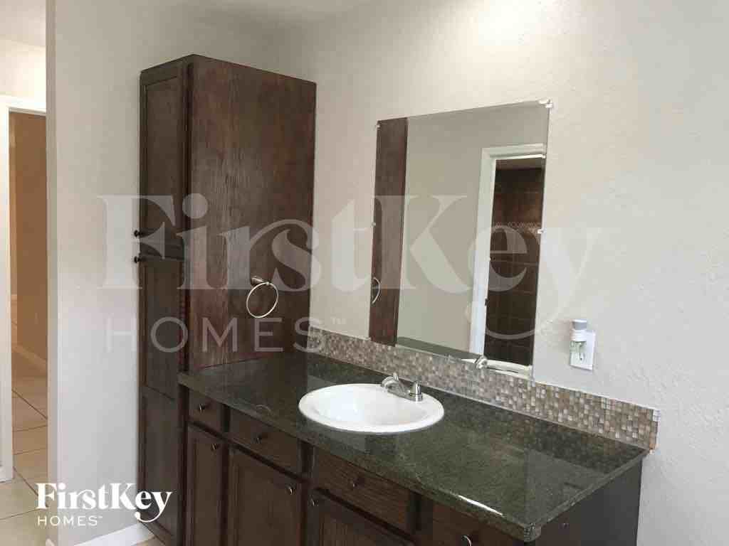 617 Fisher Ct - Photo 5 of 13