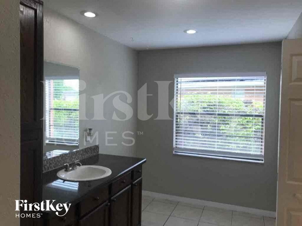 617 Fisher Ct - Photo 6 of 13