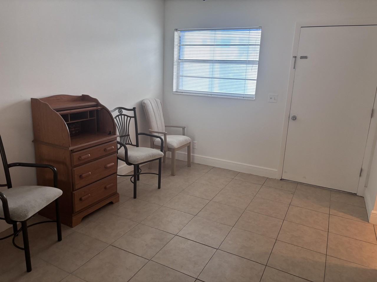 2213 Ne 1st Ct #103 - Photo 4 of 8