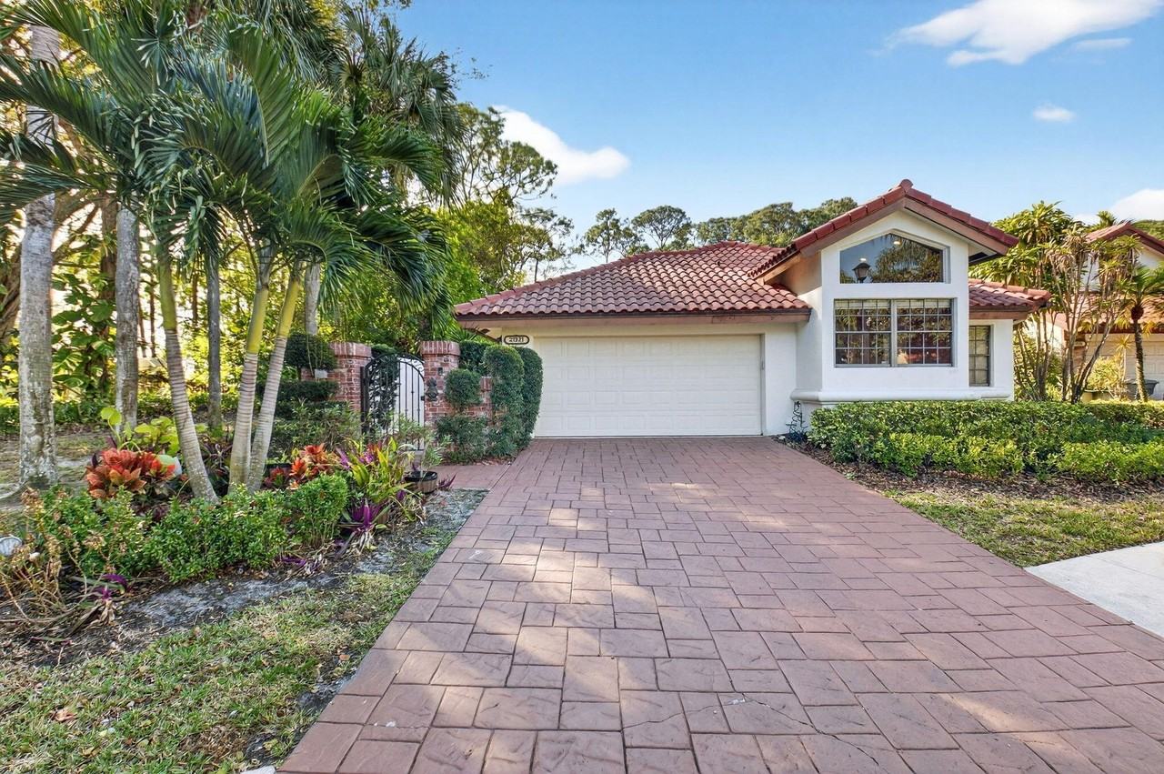 21921 Town Place Dr - Photo 2 of 50