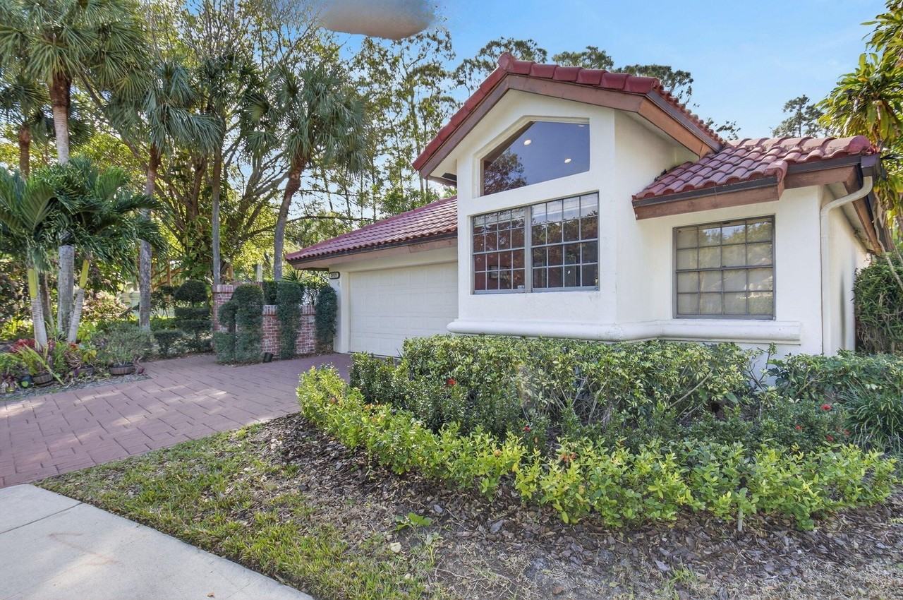 21921 Town Place Dr - Photo 4 of 50