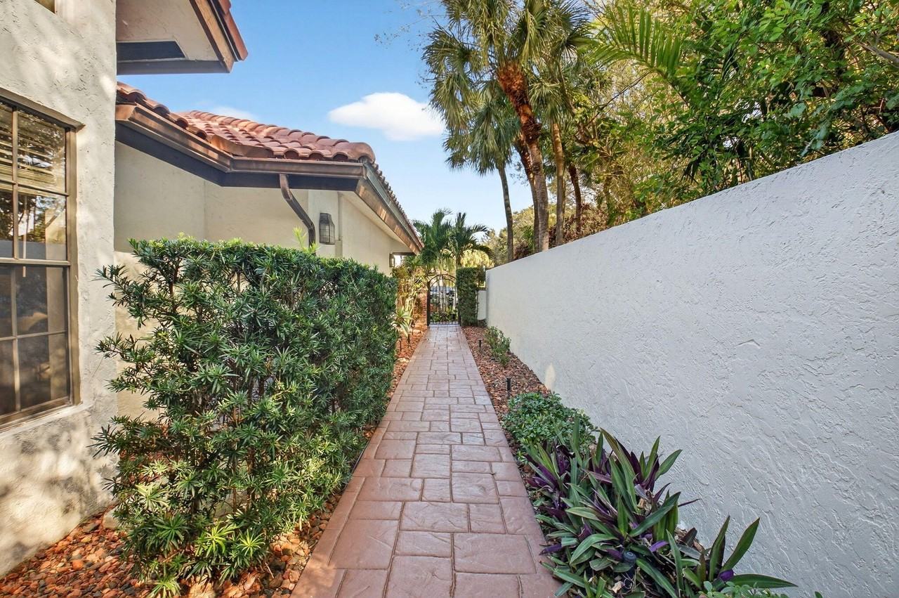 21921 Town Place Dr - Photo 5 of 50