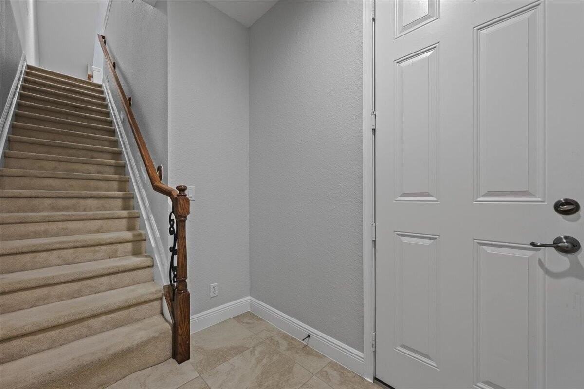 4902 Vine Cliff Way E - Photo 3 of 30