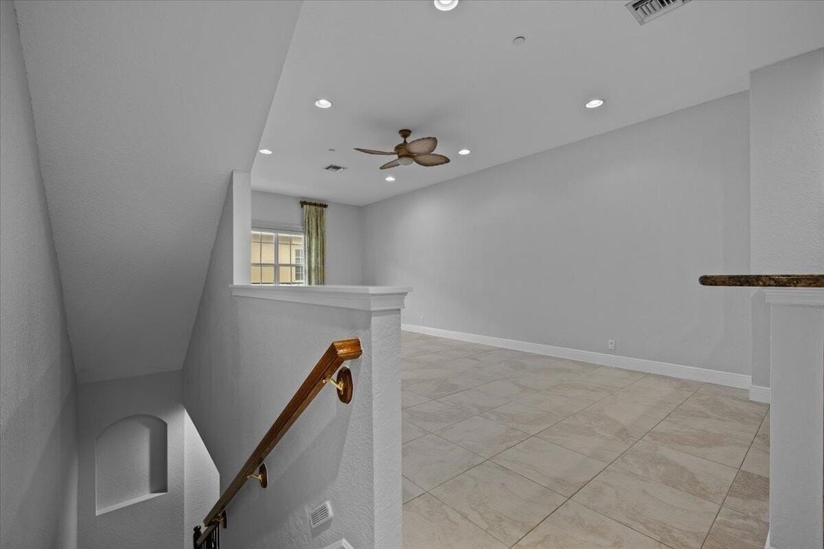 4902 Vine Cliff Way E - Photo 4 of 30