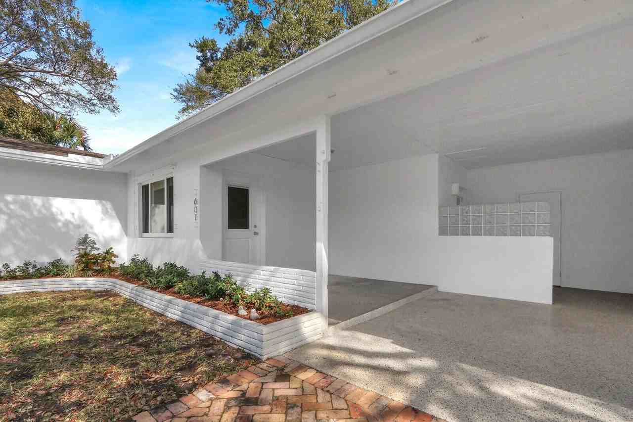 601 Paulina Rd - Photo 6 of 36