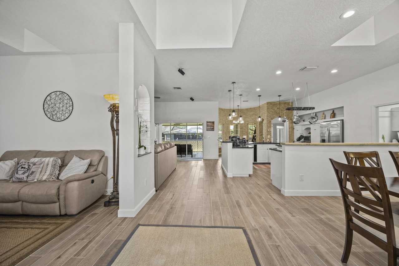 1782 Clydesdale Ave - Photo 2 of 37