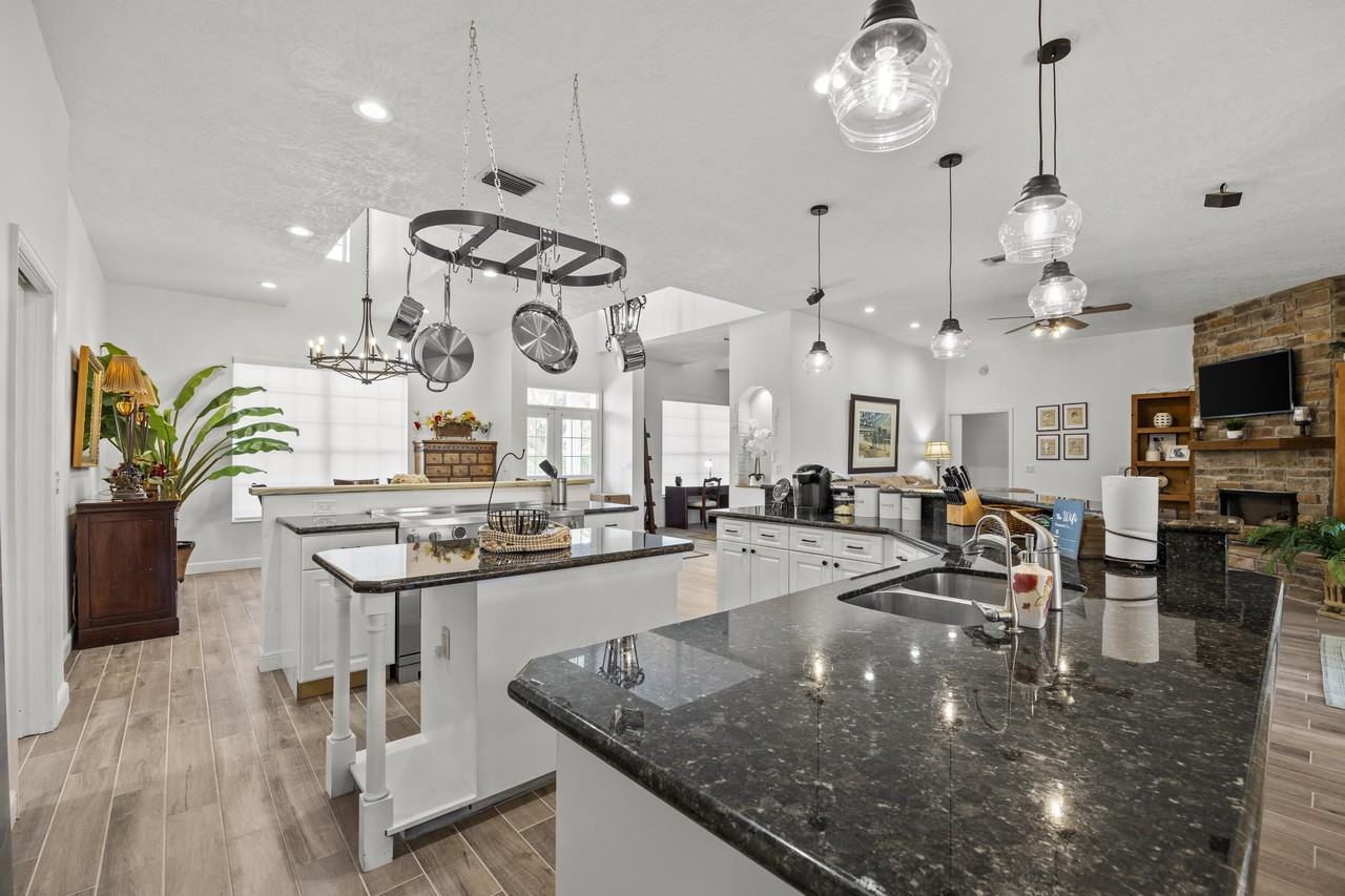 1782 Clydesdale Ave - Photo 7 of 37