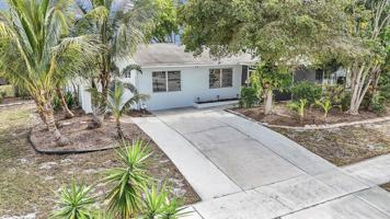 featured image of 702 Sunset Dr