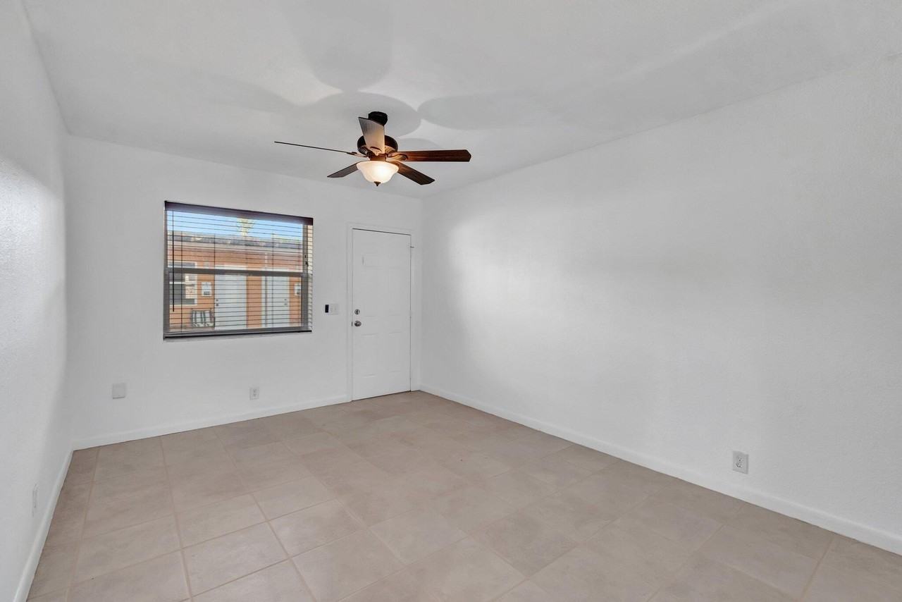 710 Se 4th Ave - Photo 4 of 14