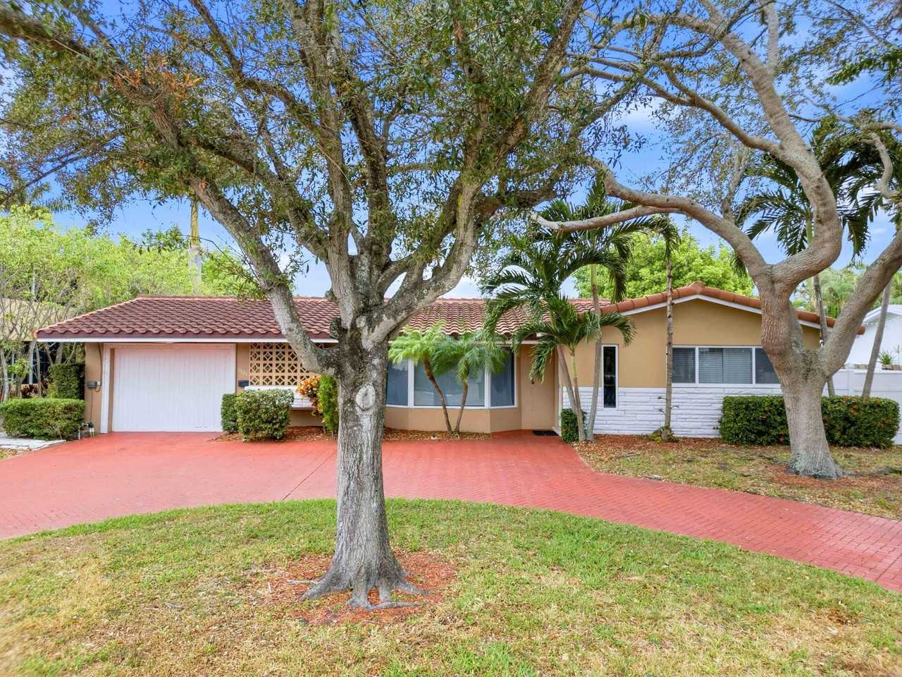 1921 Ne 28th Ct - Photo 3 of 40