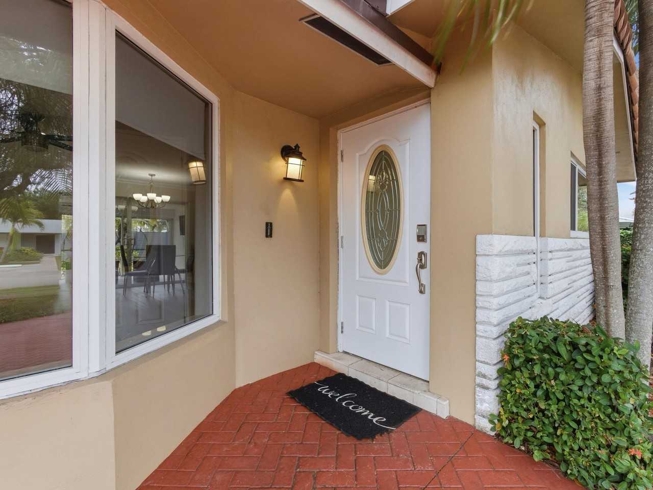 1921 Ne 28th Ct - Photo 4 of 40