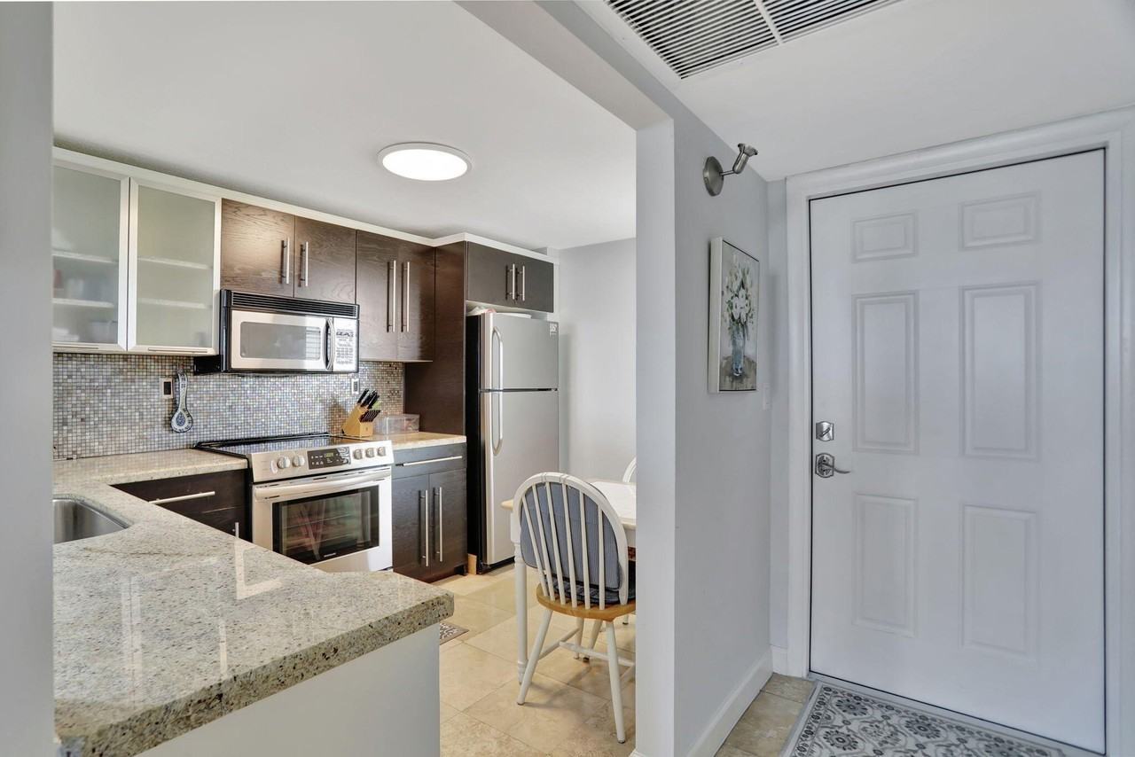 4 Royal Palm Way #6020 - Photo 3 of 41