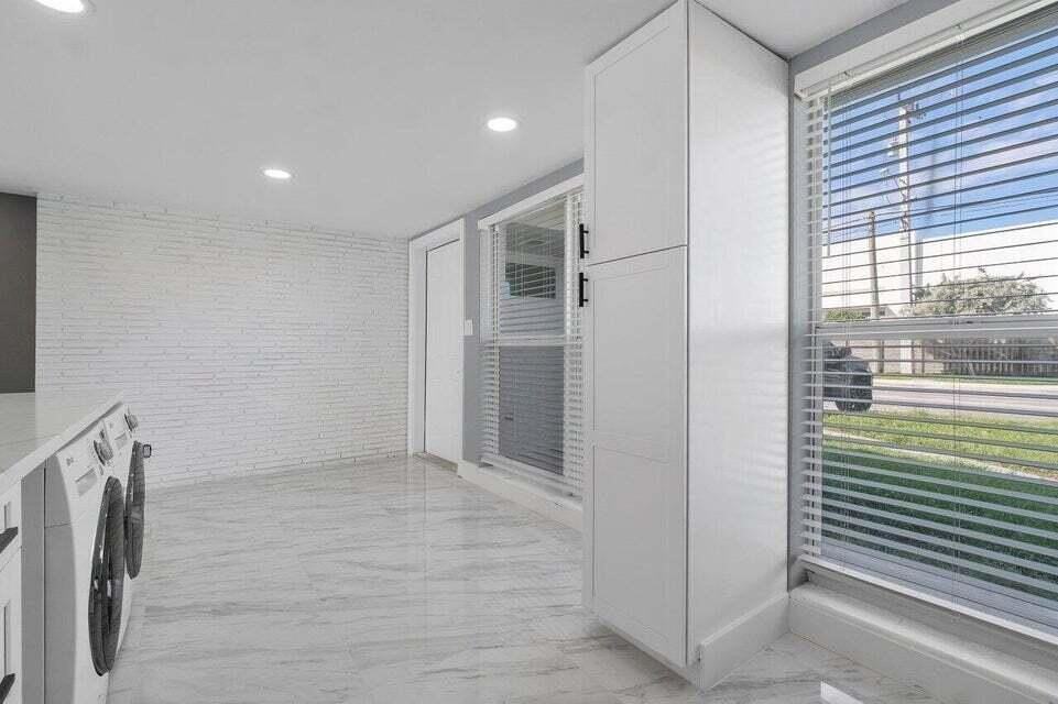 708 Ne 23rd Ave - Photo 7 of 29