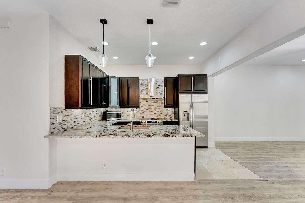 406 Nw 25th Ave - Photo 2 of 39