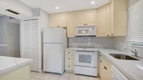 310 S J St #2 - Photo 6 of 16