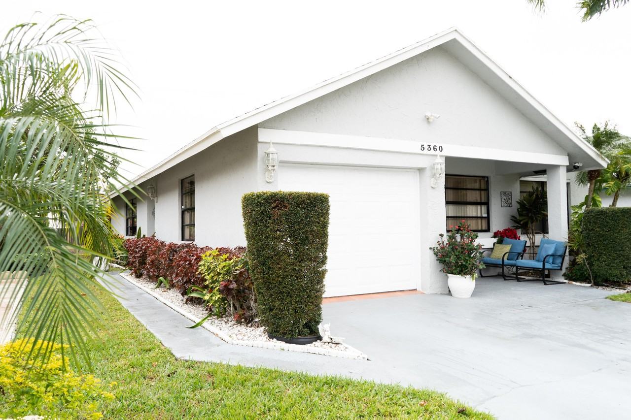 5360 Kim Ct - Photo 2 of 27