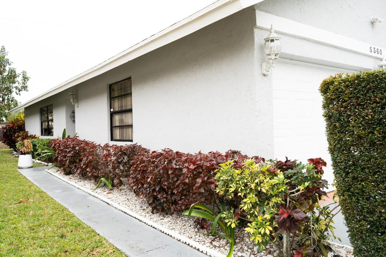 5360 Kim Ct - Photo 3 of 27