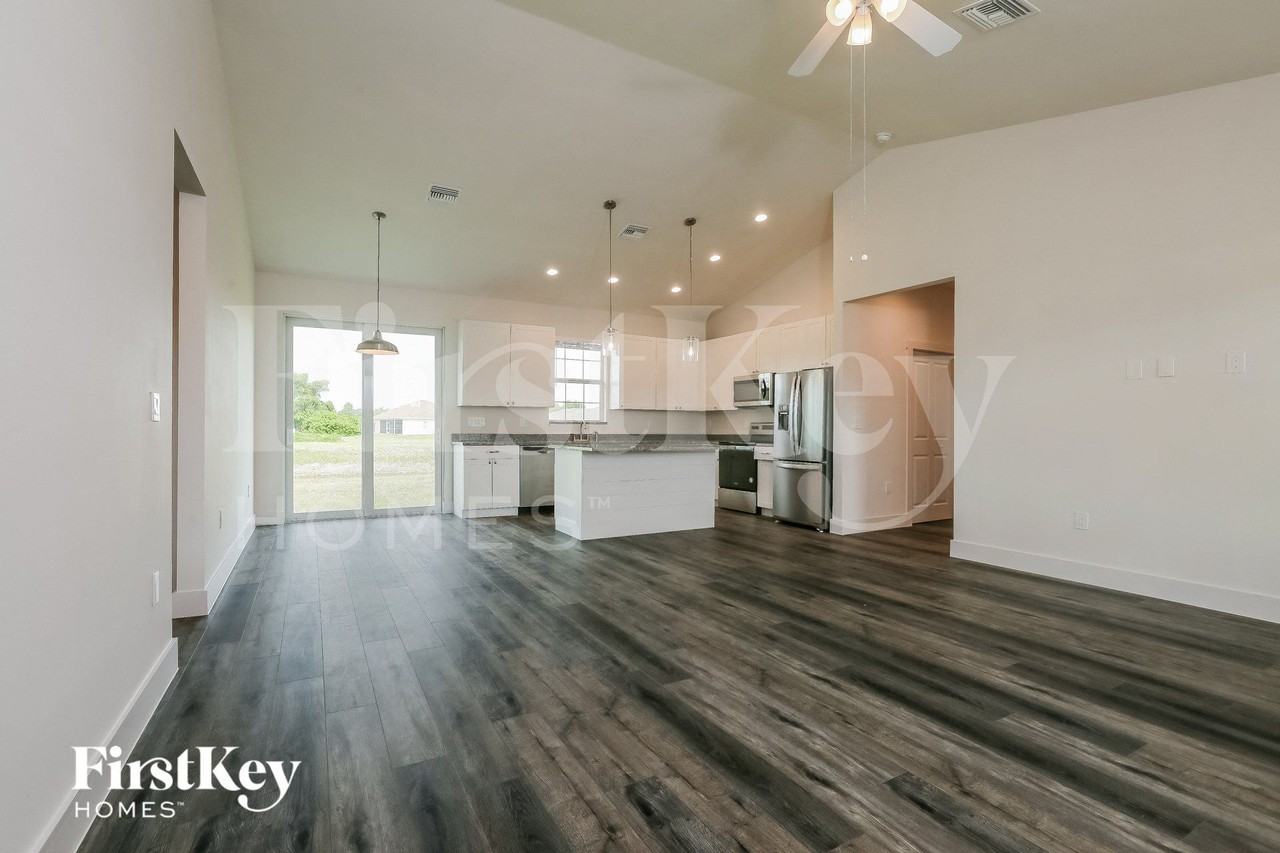 562 Pachman Cir - Photo 3 of 15