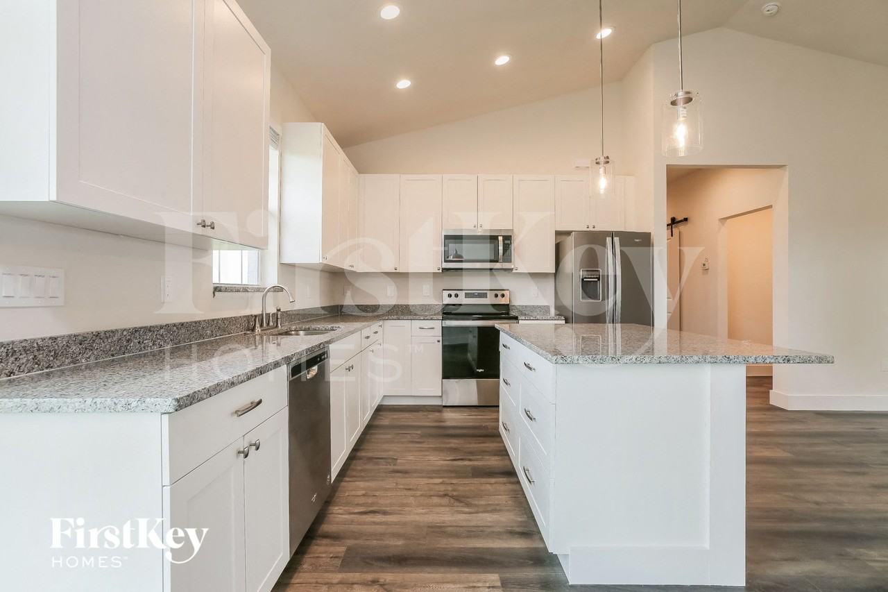 562 Pachman Cir - Photo 6 of 15