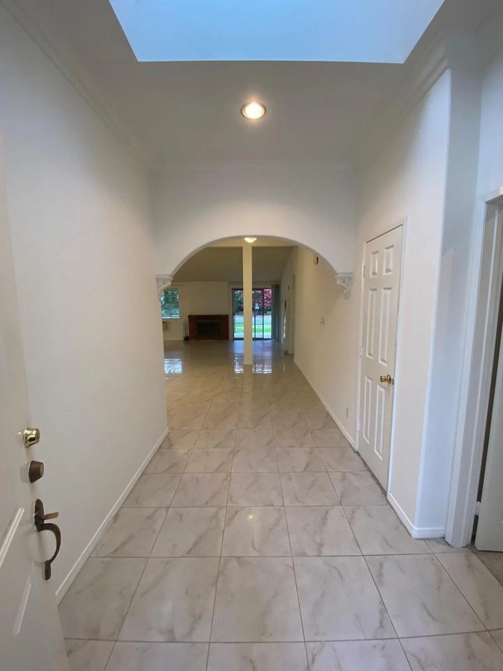 9516 Larrabee Ave - Photo 5 of 33