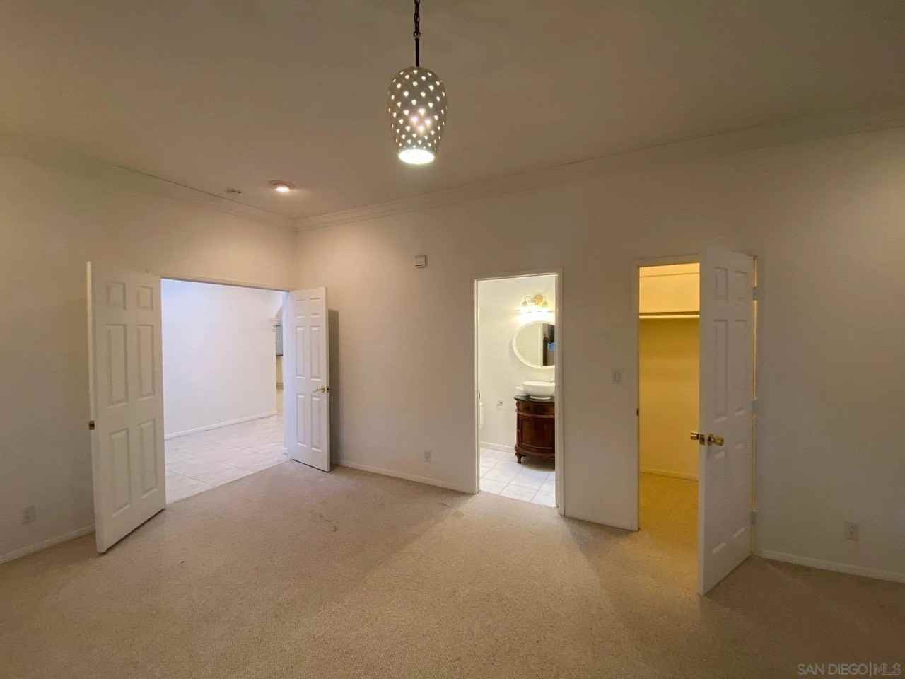 9516 Larrabee Ave - Photo 7 of 33