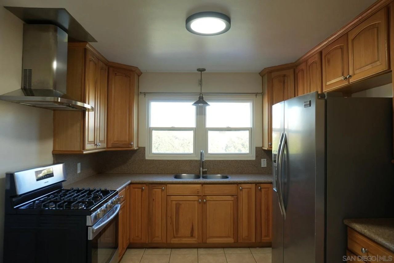 3860 Paula St - Photo 3 of 27