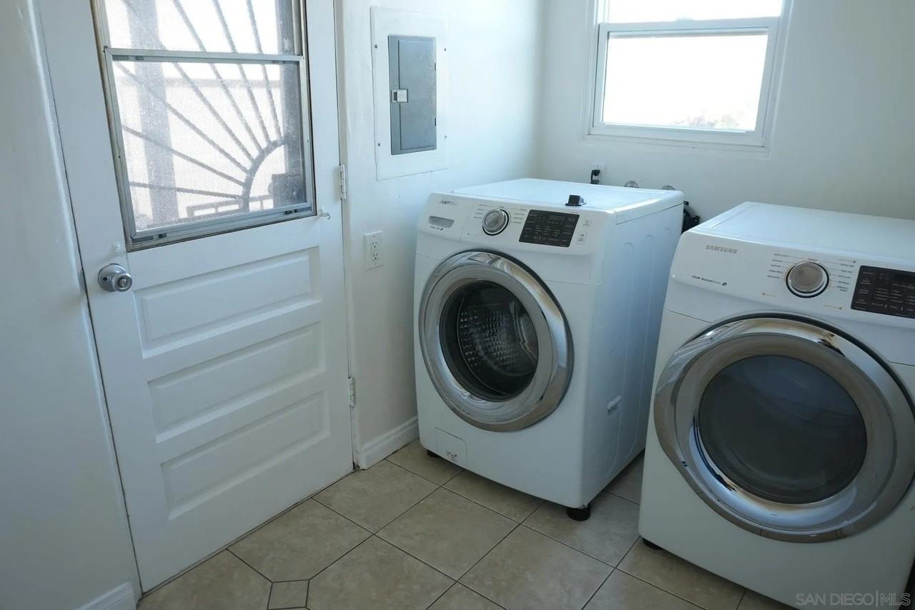 3860 Paula St - Photo 5 of 27