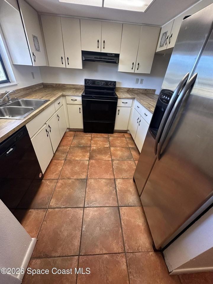 100 Canebreakers Dr Apt 204 #204 - Photo 4 of 25