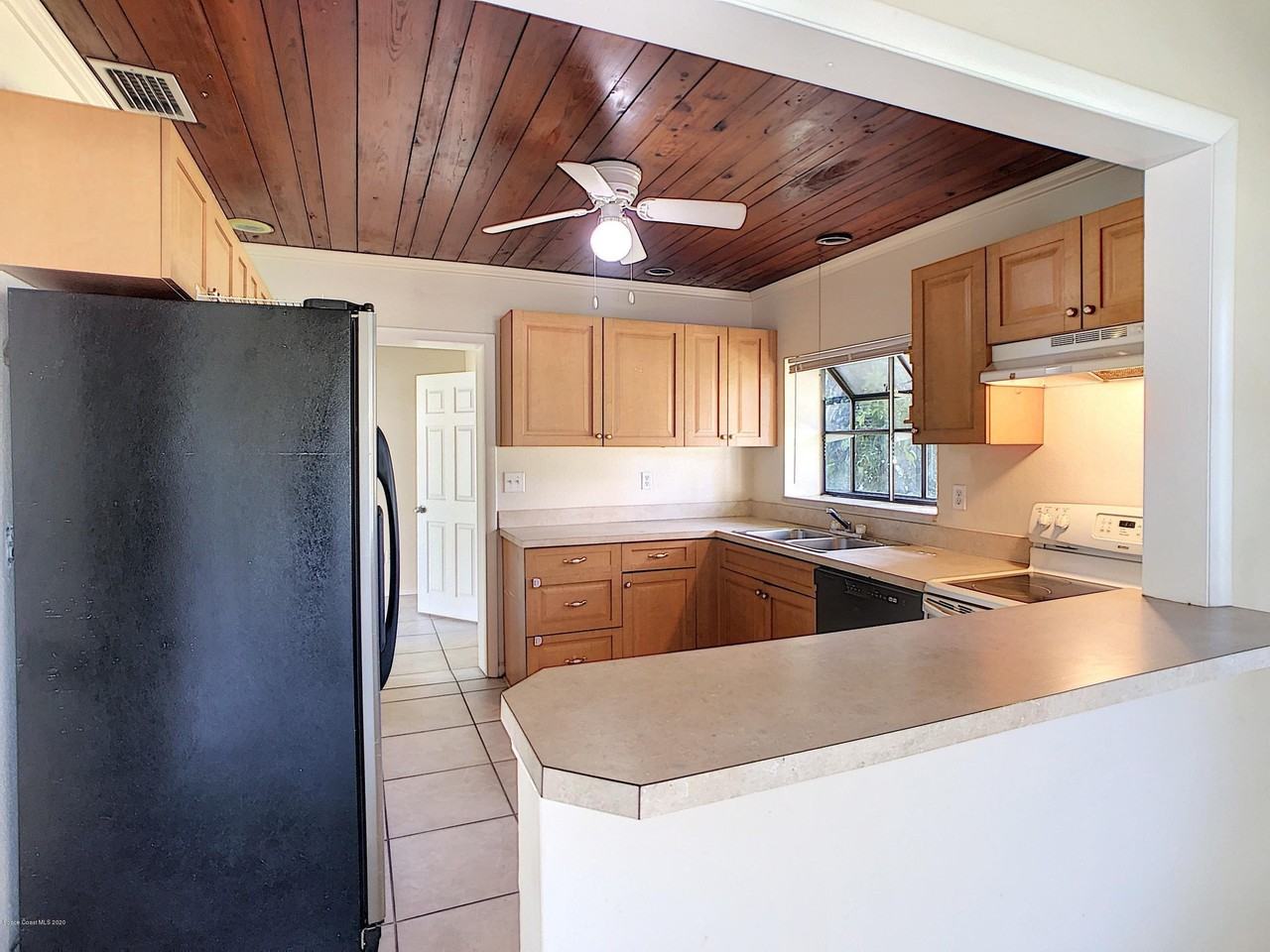 319 Lucerne Dr - Photo 2 of 28