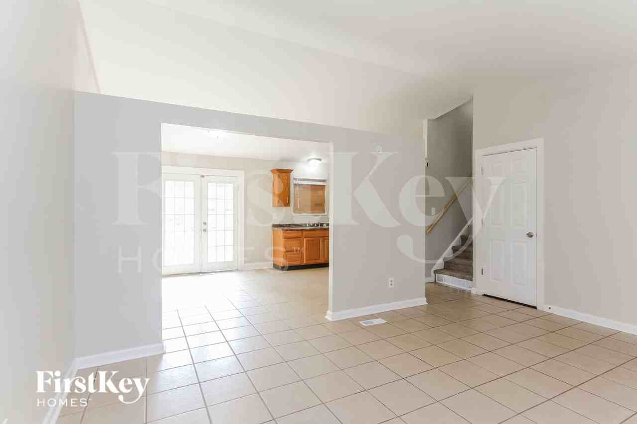 941 W Stoprd - Photo 2 of 16