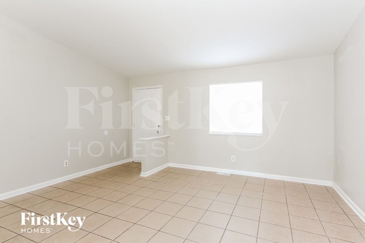 941 W Stoprd - Photo 3 of 16