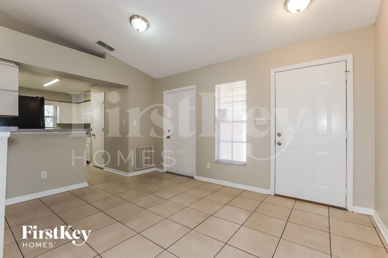 909 S Evers St - Photo 6 of 16