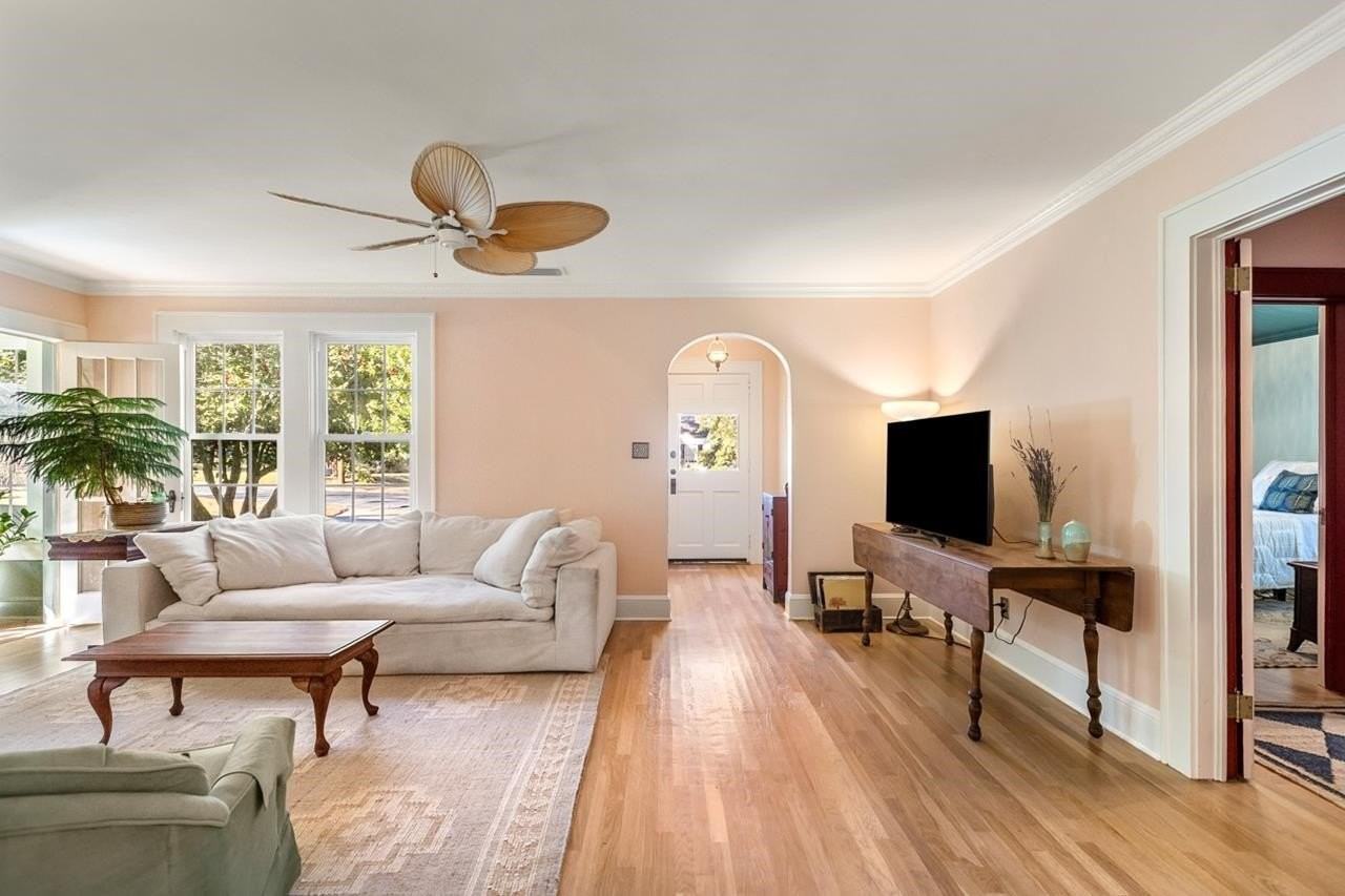 821 Ingleside Ave - Photo 5 of 39