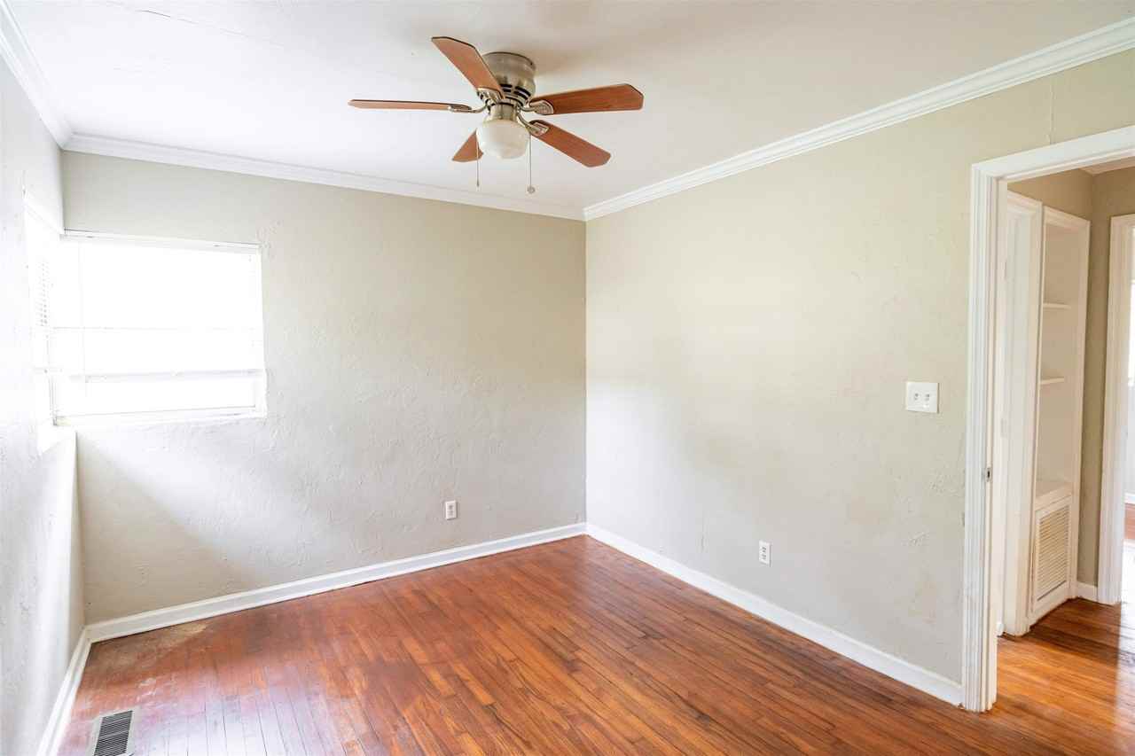 1341 Charlotte St - Photo 5 of 19