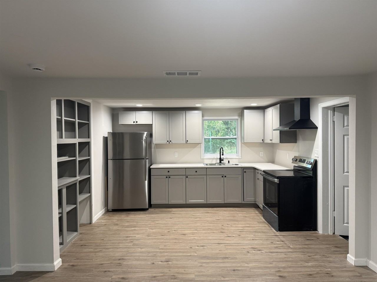 5057 Tillie Ln - Photo 2 of 26