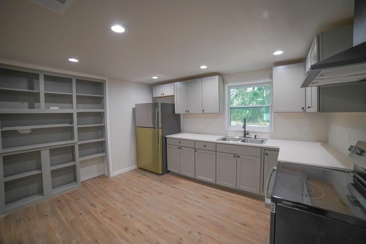 5057 Tillie Ln - Photo 5 of 26