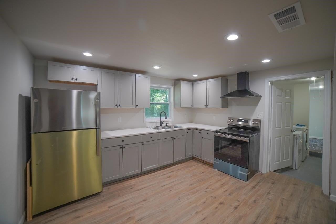 5057 Tillie Ln - Photo 6 of 26