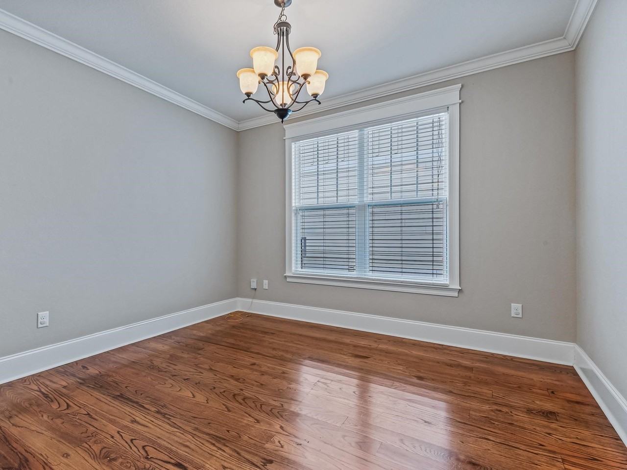 2590 Manassas Way - Photo 5 of 41