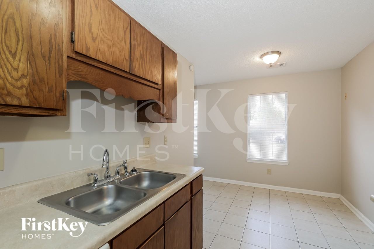 8062 Creekstone Way - Photo 6 of 16