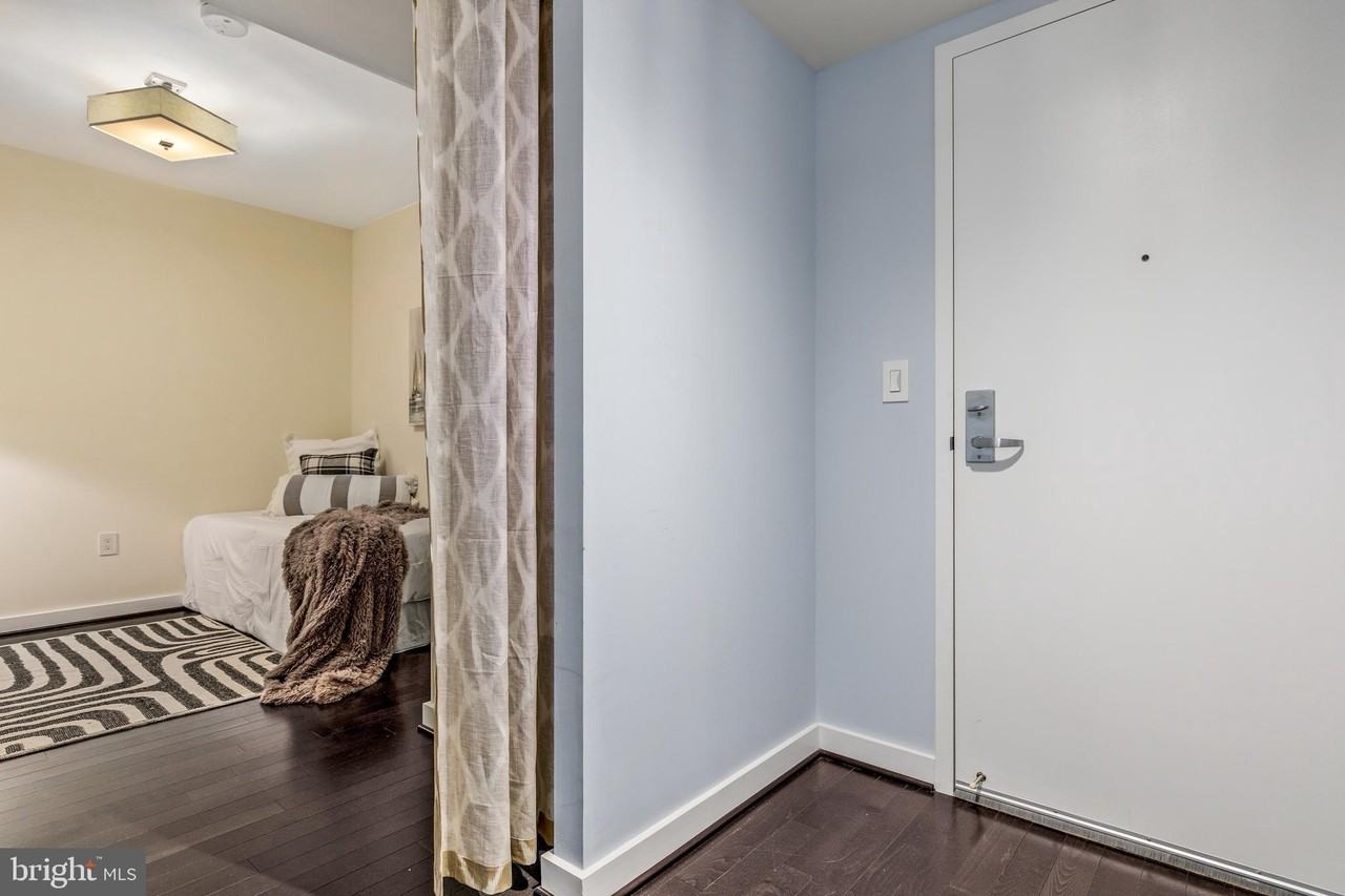 1025 1st St Se Apt 611 #611 - Photo 2 of 32