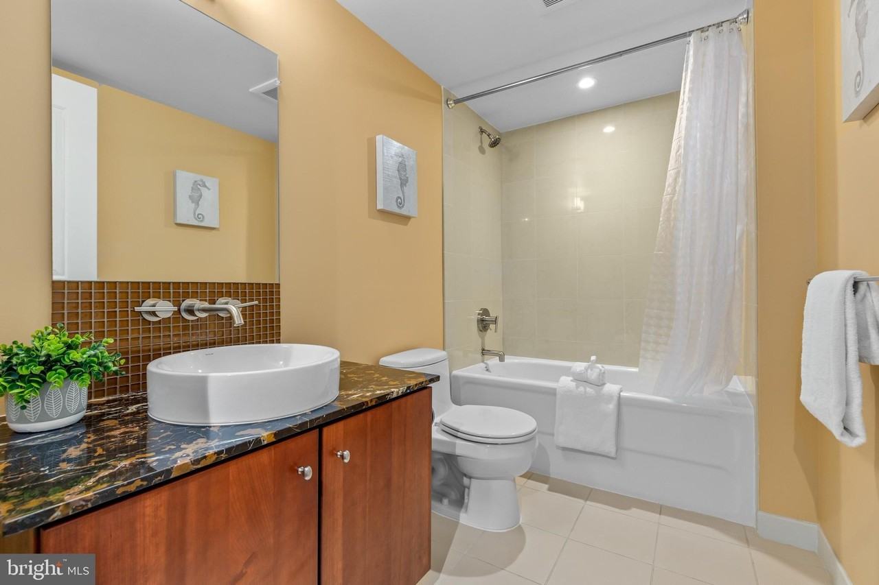 1025 1st St Se Apt 611 #611 - Photo 6 of 32