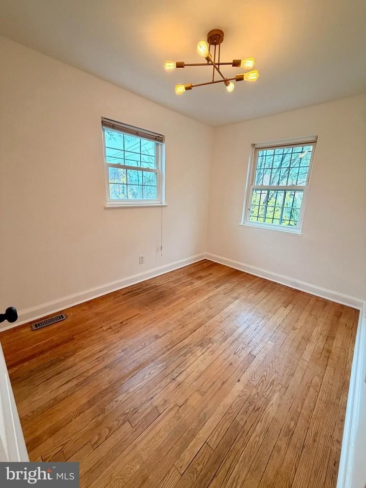 1300 Dexter Ter Se - Photo 5 of 10