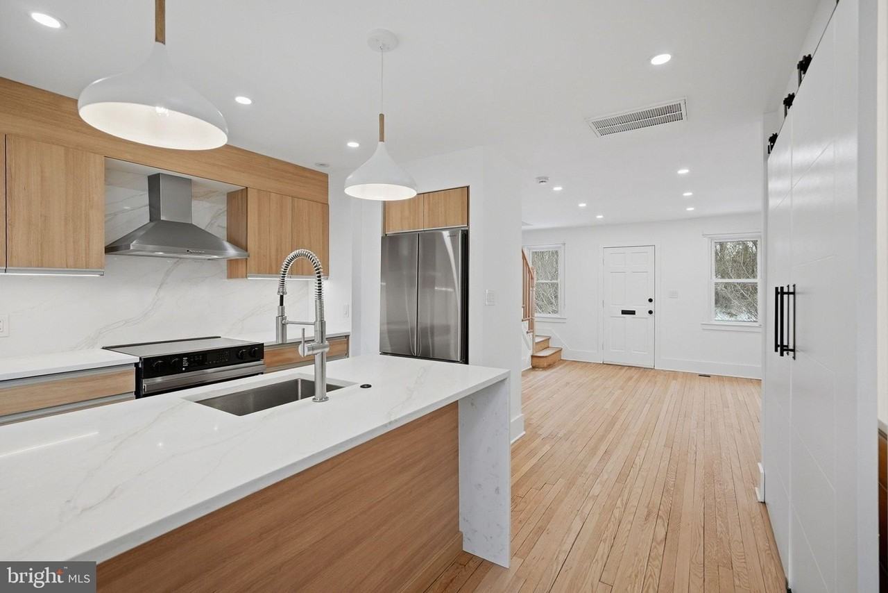 2028 Tunlaw Rd Nw - Photo 2 of 23