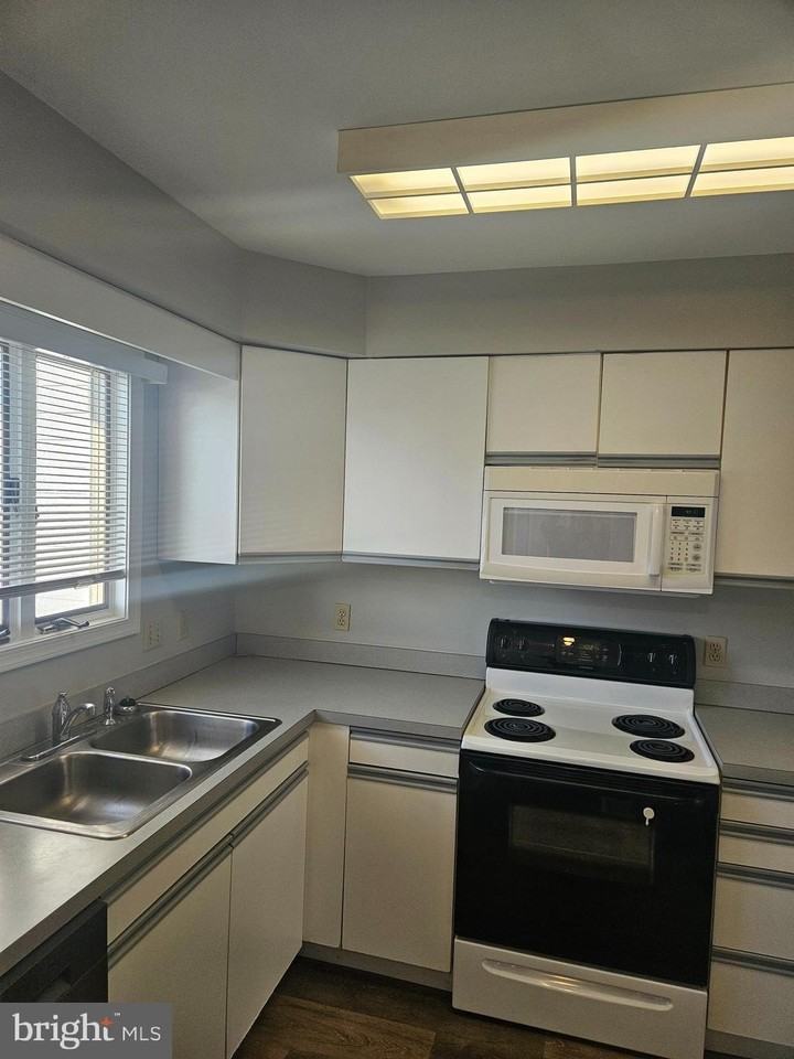 19 Henlopen Gdns - Photo 3 of 17