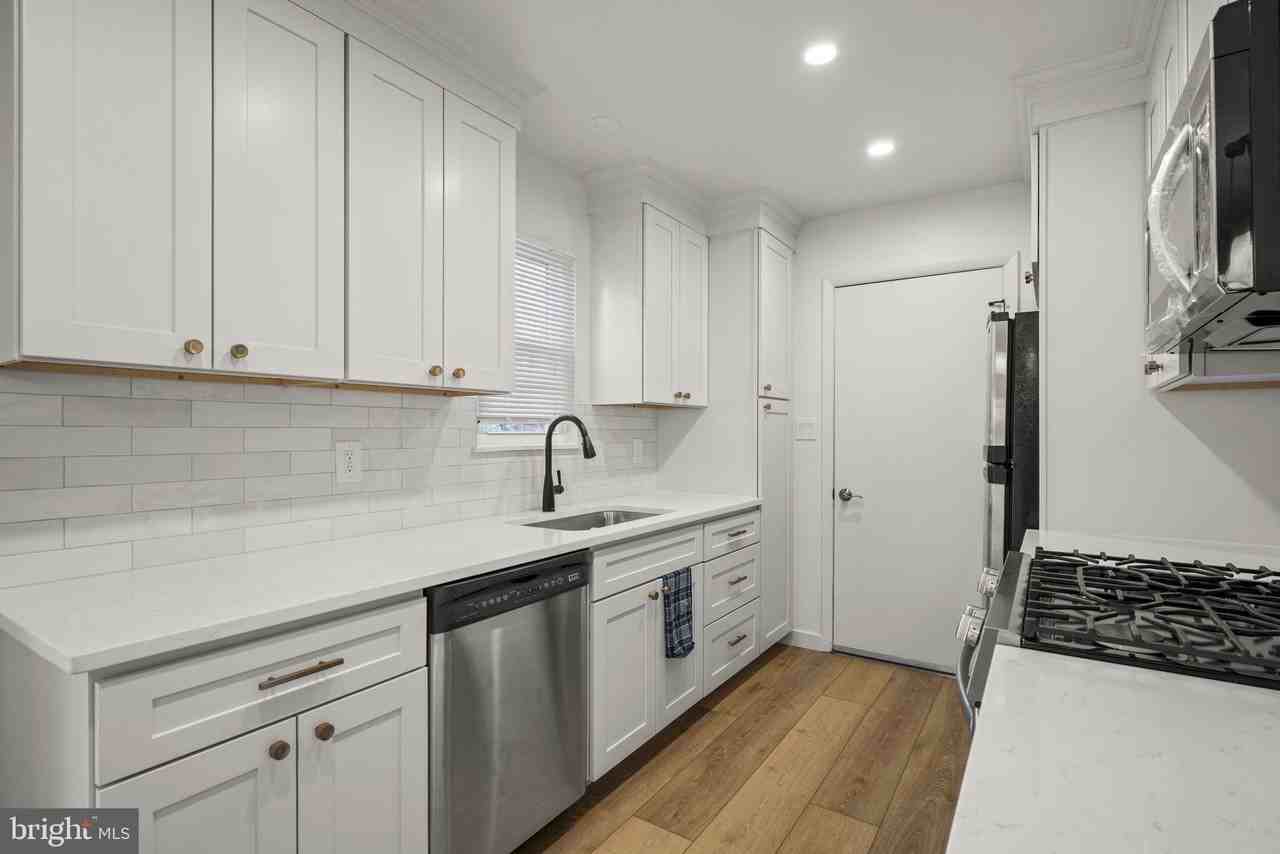 1420 Gilbert Rd - Photo 3 of 23