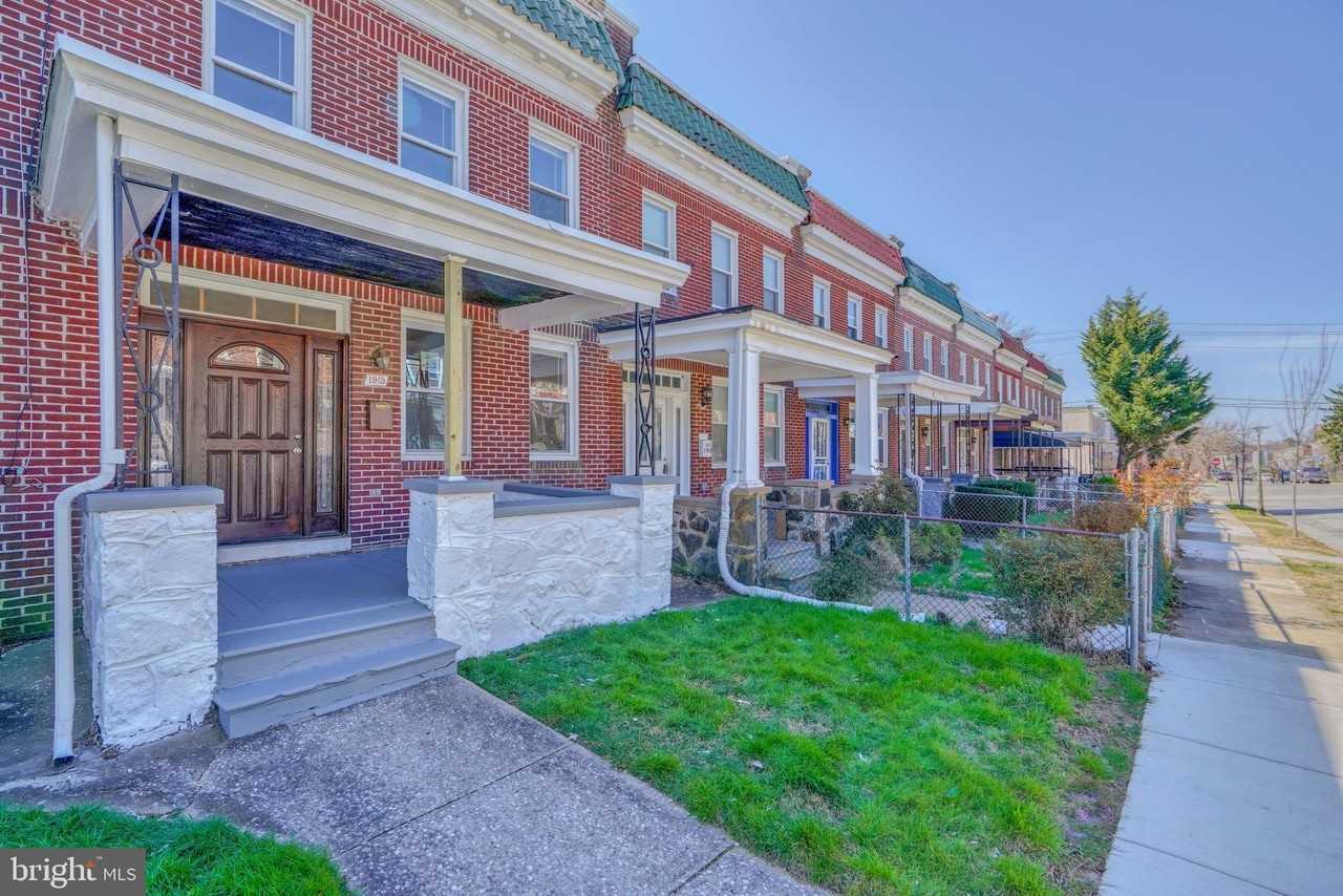 1915 E 29th St - Photo 3 of 30