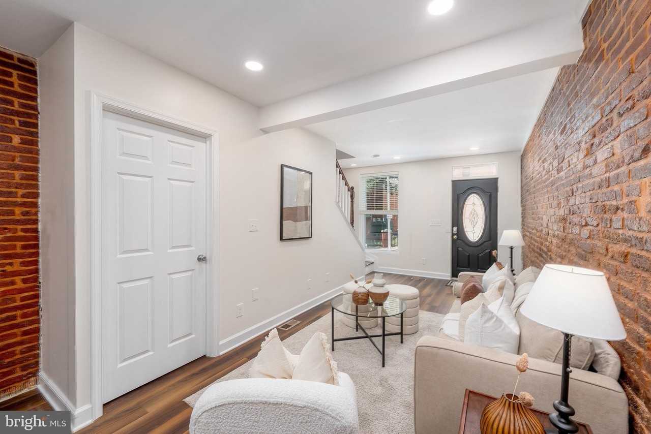 123 E Cross St - Photo 3 of 33