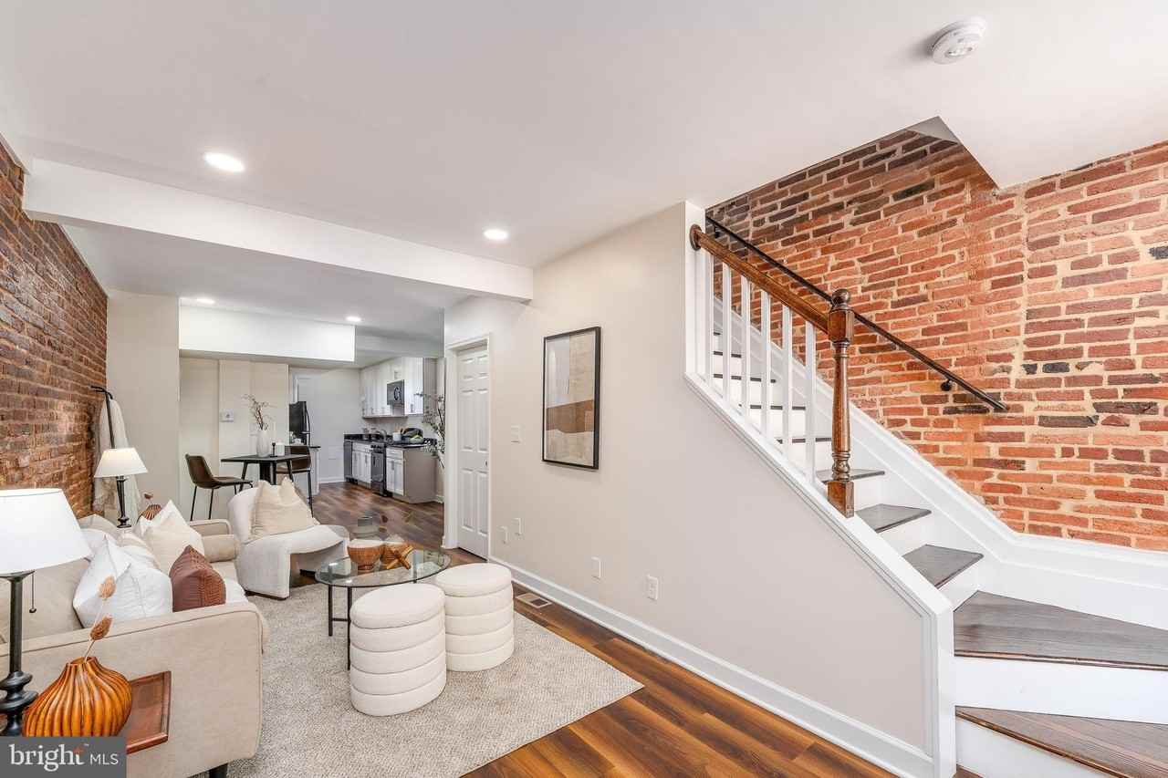 123 E Cross St - Photo 4 of 33