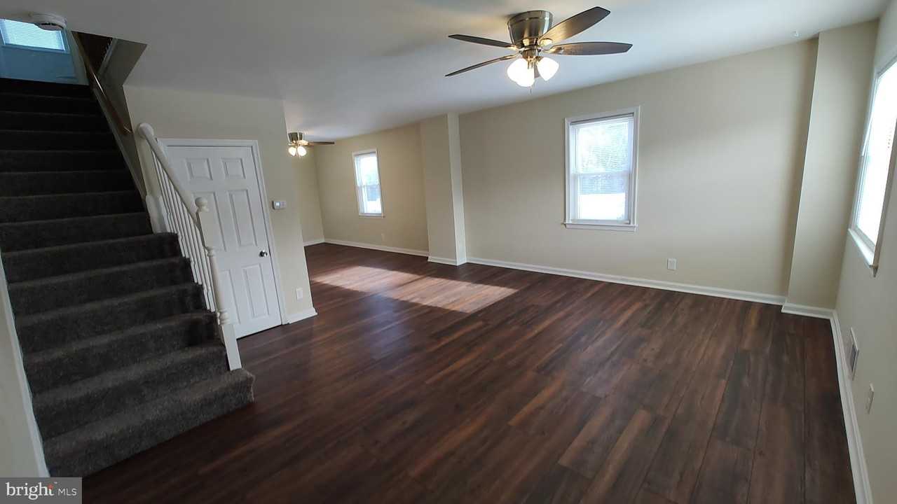 2247 Graythorn Rd - Photo 2 of 33